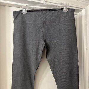 Under Armour Heat Gear Fitted Gray Capris